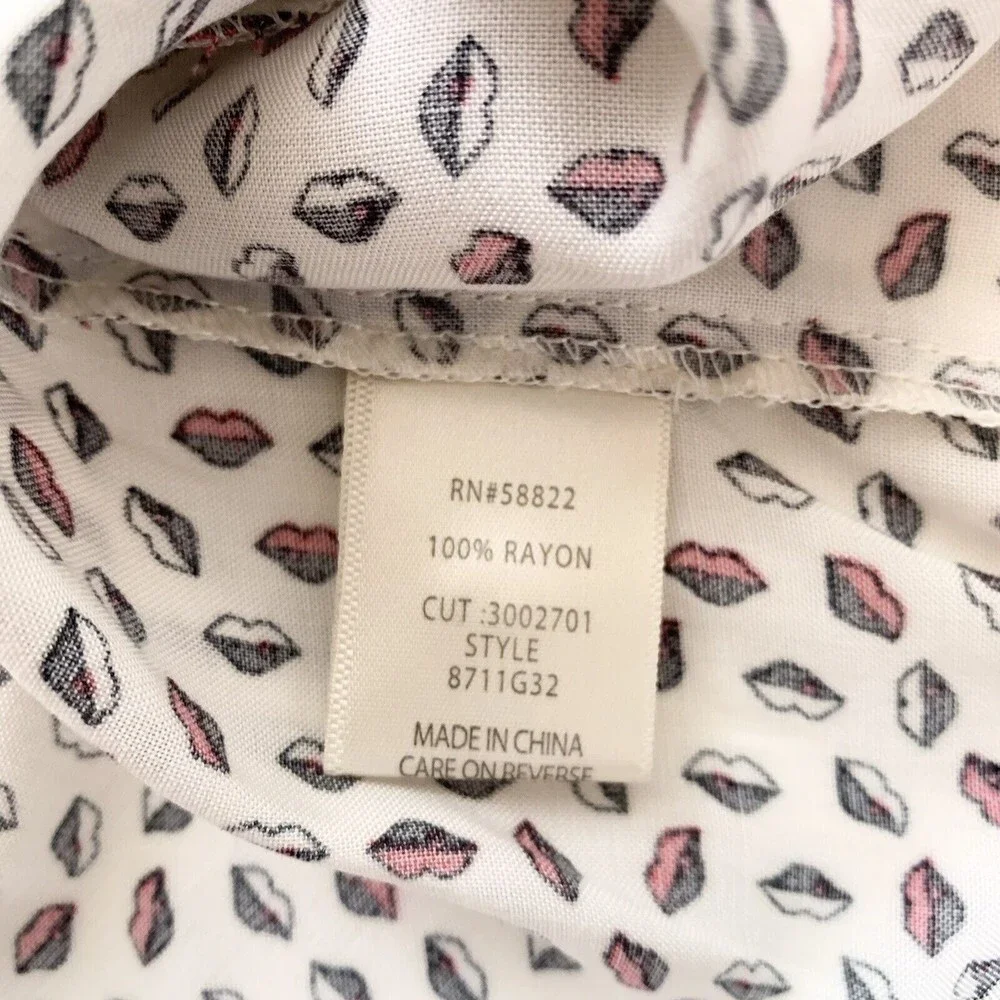 Max Studio White and Black Lip Patterned Blouse - Picture 9 of 12